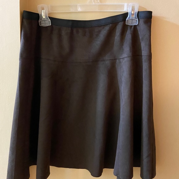 Faux suede brown skirt - Picture 2 of 6